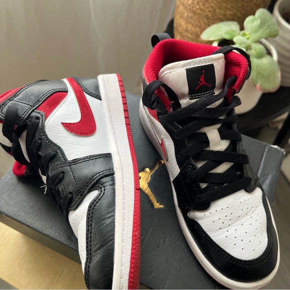 Jordans - Picture 3 of 5